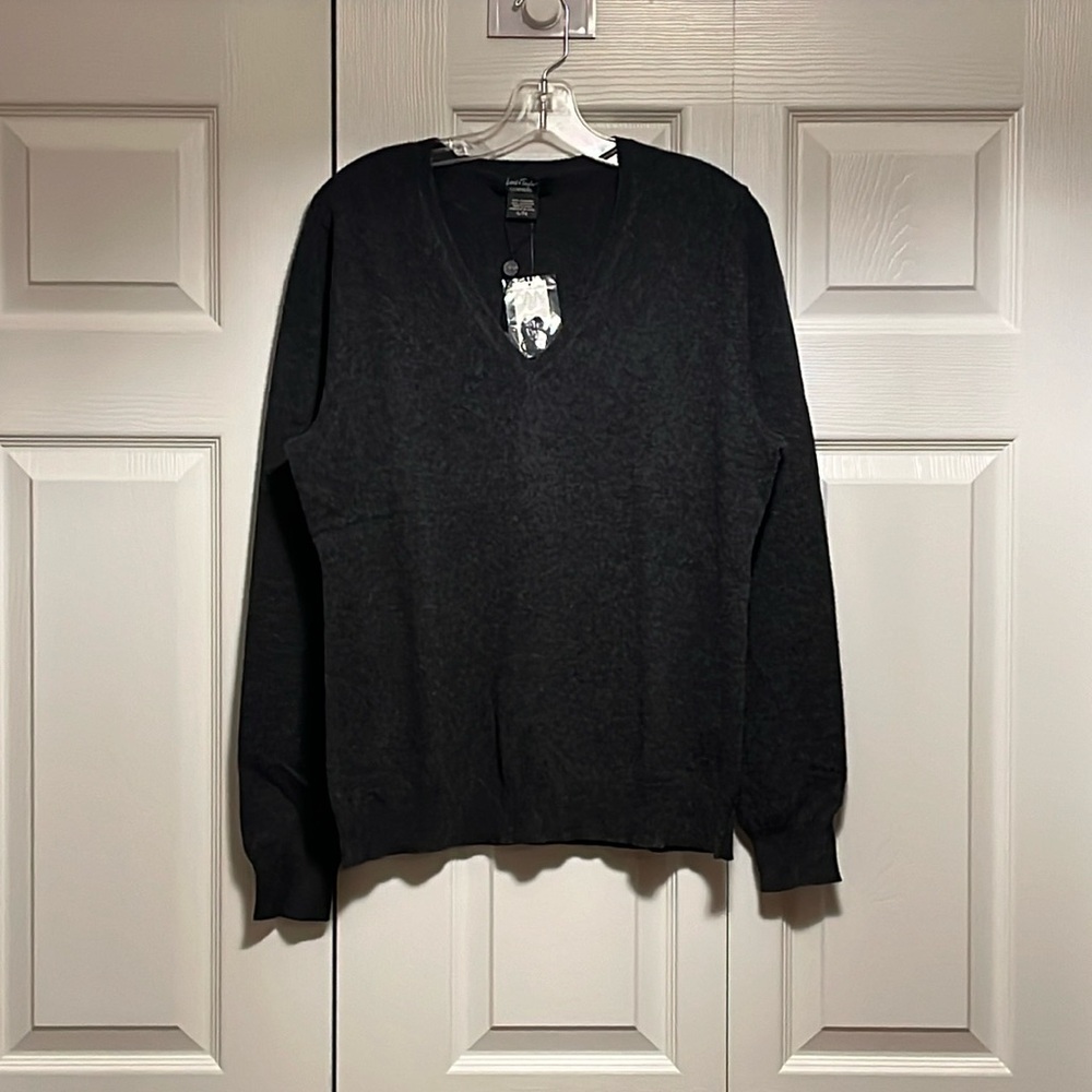 Lord & Taylor women’s cashmere v-neck sweater - grey color - XL - NWT